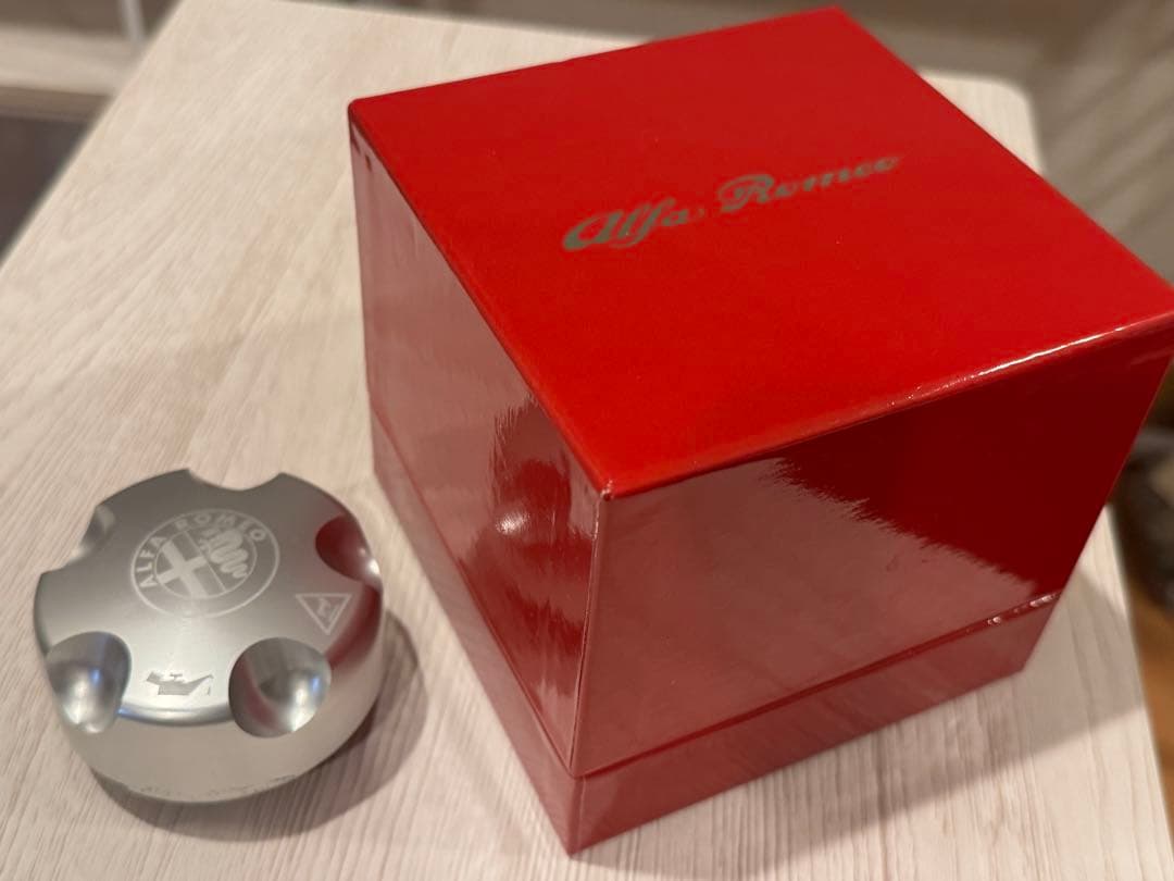 Alfa Romeo 純正 ジュリエッタ 用オイルフィラーキャップ - メルカリ