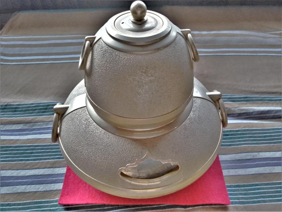 ２４金のハリカの香炉（赤いマット付き）