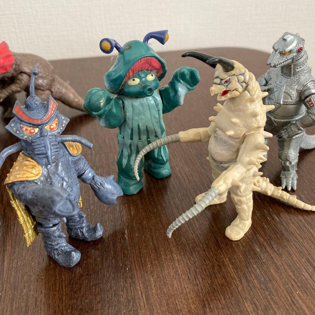 ウルトラマンシリーズ 怪獣フィギュア 13体セット - メルカリ