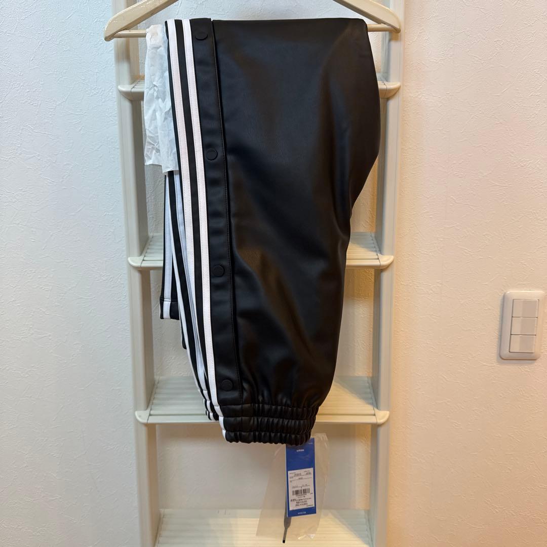 adidas × JEREMY SCOTT フェイクレザーワイドパンツS試着のみ - メルカリ