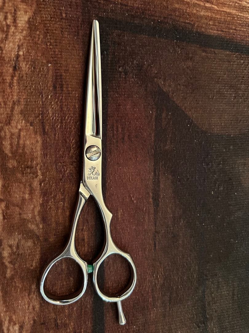 ハサミ　光　5.5インチ