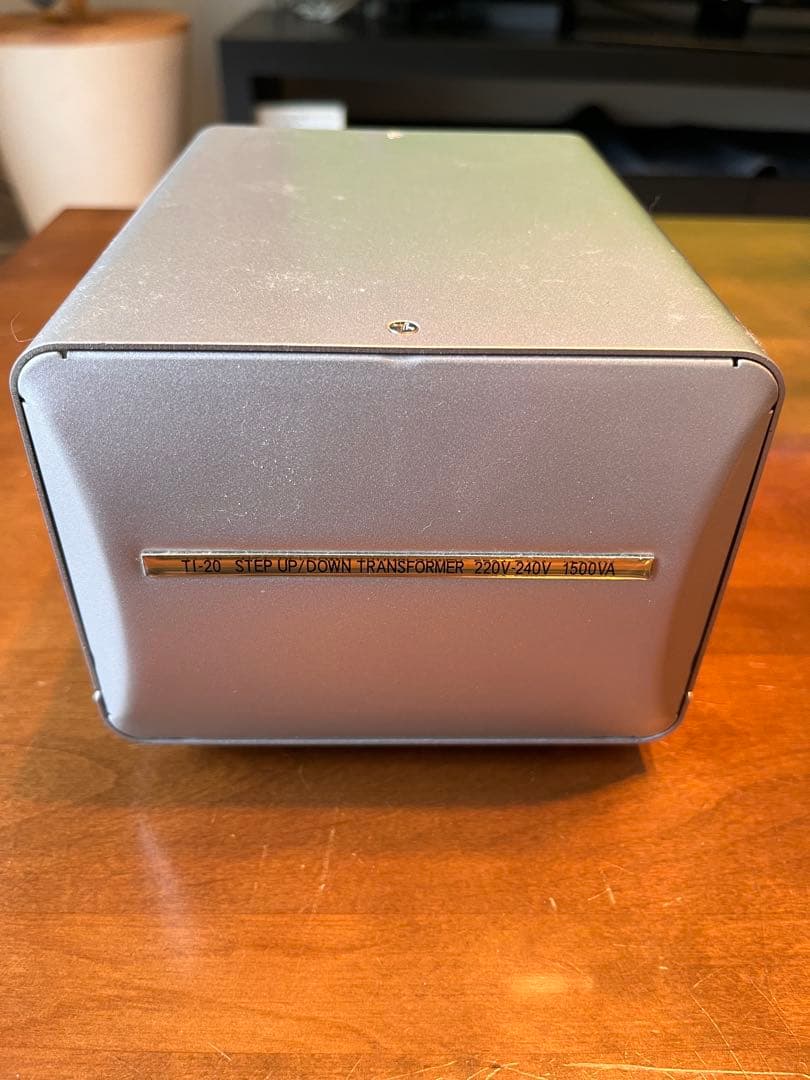 カシムラ　TT-20 変圧器 100V/230V 1500VA カシムラ TI-20 変圧器 1500VA - メルカリ