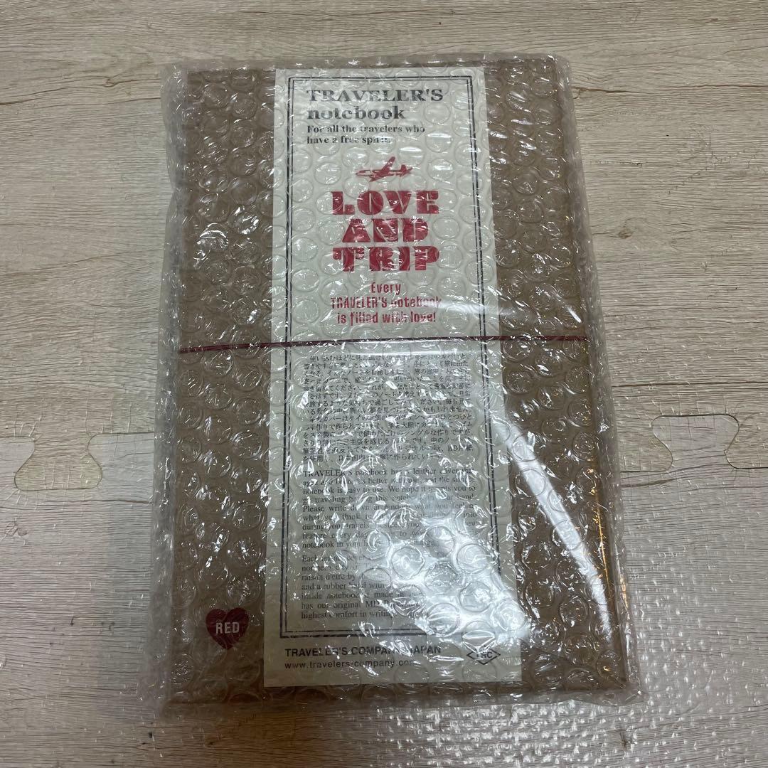 新品 レギュラーサイズ トラベラーズノート LOVE AND TRIP レッド トラベラーズノート LOVE AND TRIP - TRAVELER'S FACTORY