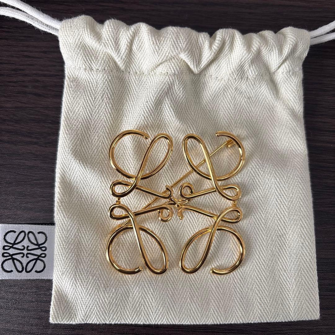 LOEWE(ロエベ)ゴールド ブローチ LOEWE（ロエベ） アナグラム ブランドオフ LOEWE GP（ゴールドメッキ