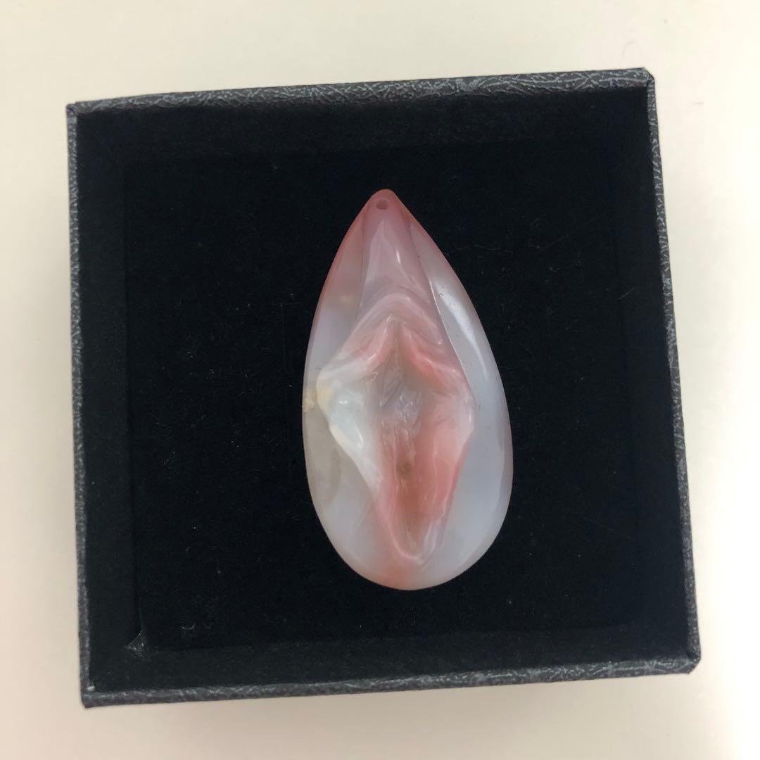 縁結び 女陰 ヌードメノウ 生命の源 女性器 趣味 天然石 瑪瑙 彫り物 A1