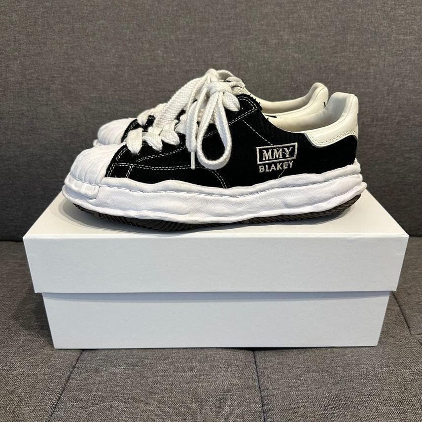 MMY BLAKEY OG Sole Canvas Low-top スニーカー Maison MIHARA YASUHIRO ONLINE STORE（ミハラヤスヒロオンライン