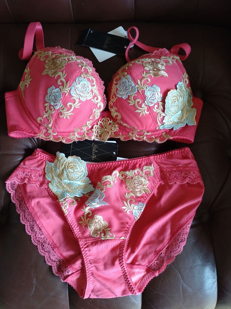 【未使用】サルート　ブラ&ショーツセット