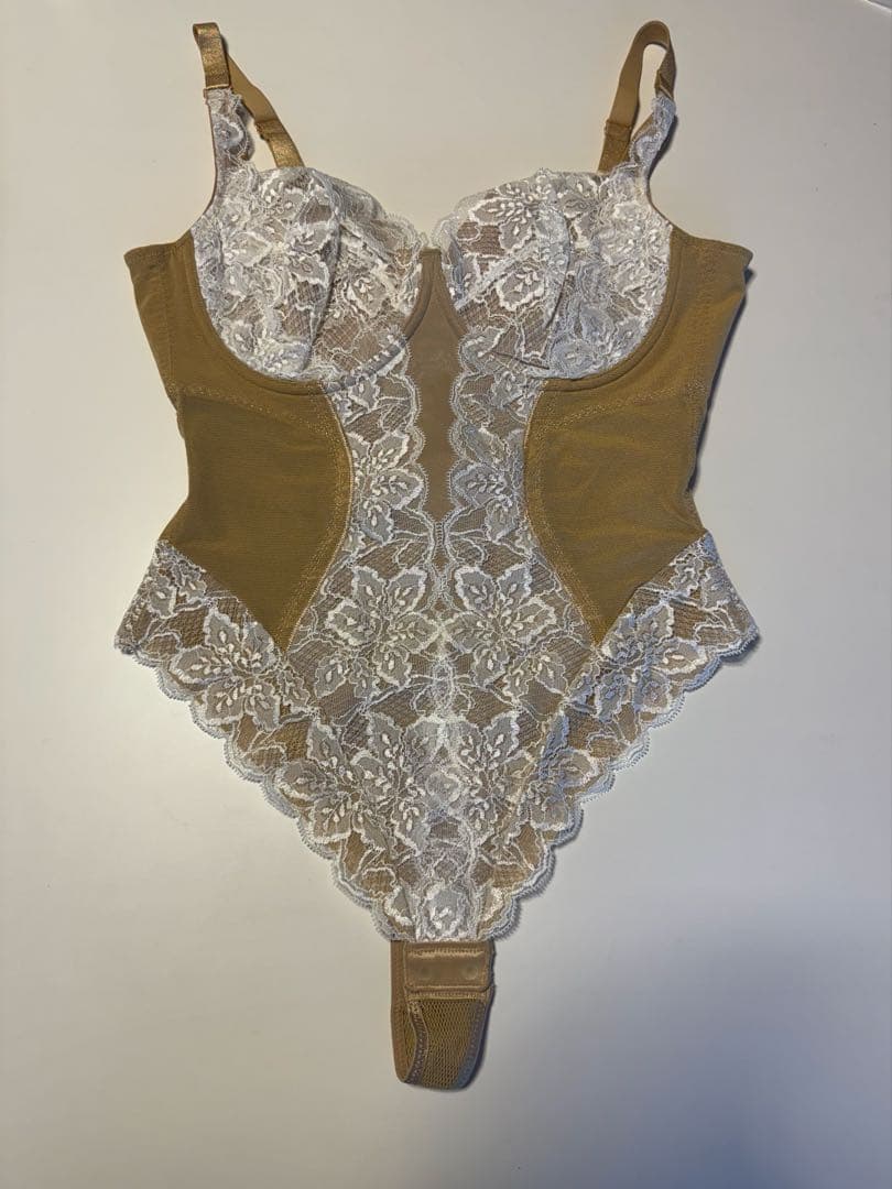 【新品】グラントイーワンズ Tバックボディスーツ E90LL Grant E One's - グラントイーワンズ LALA Tバックボディスーツ C75Mの