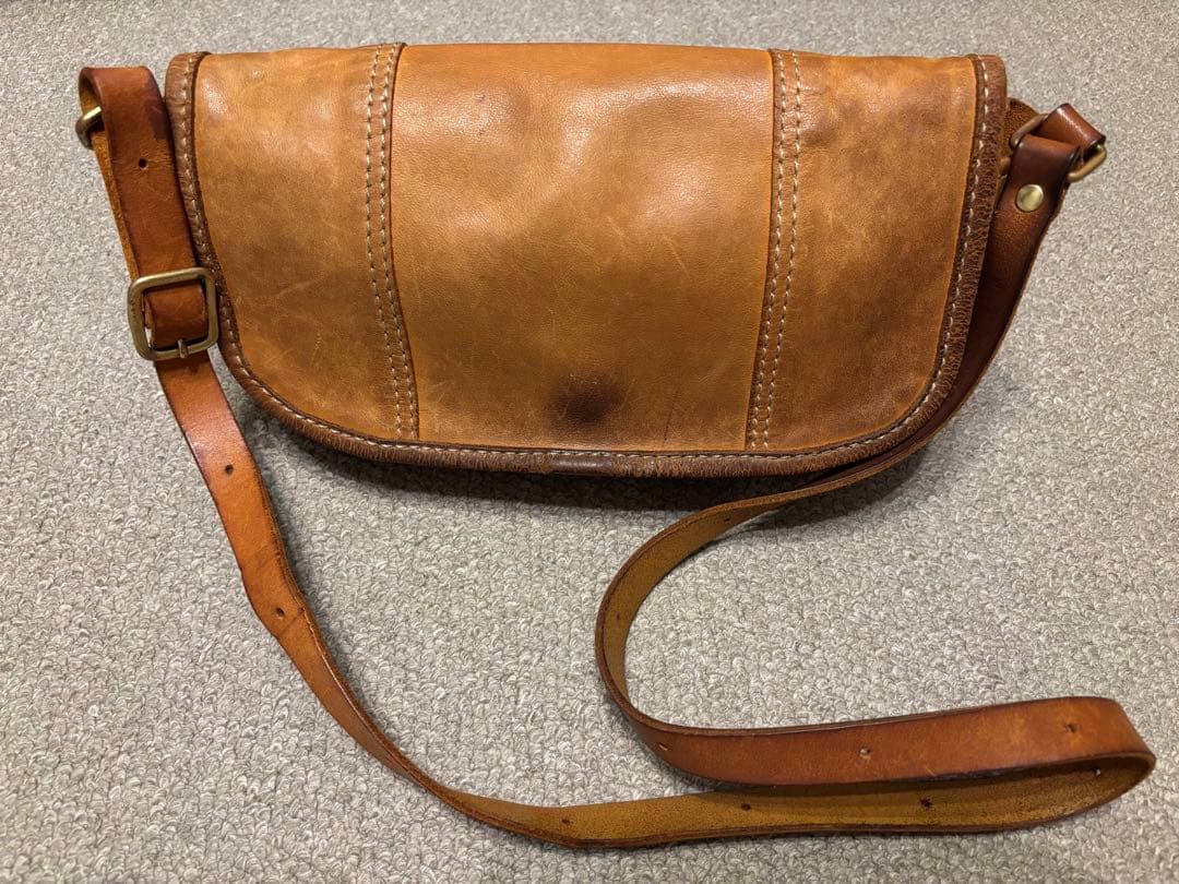 HERZ ヘルツ　メッセンジャーバッグ（ショルダーバッグ）　男女兼用　本革