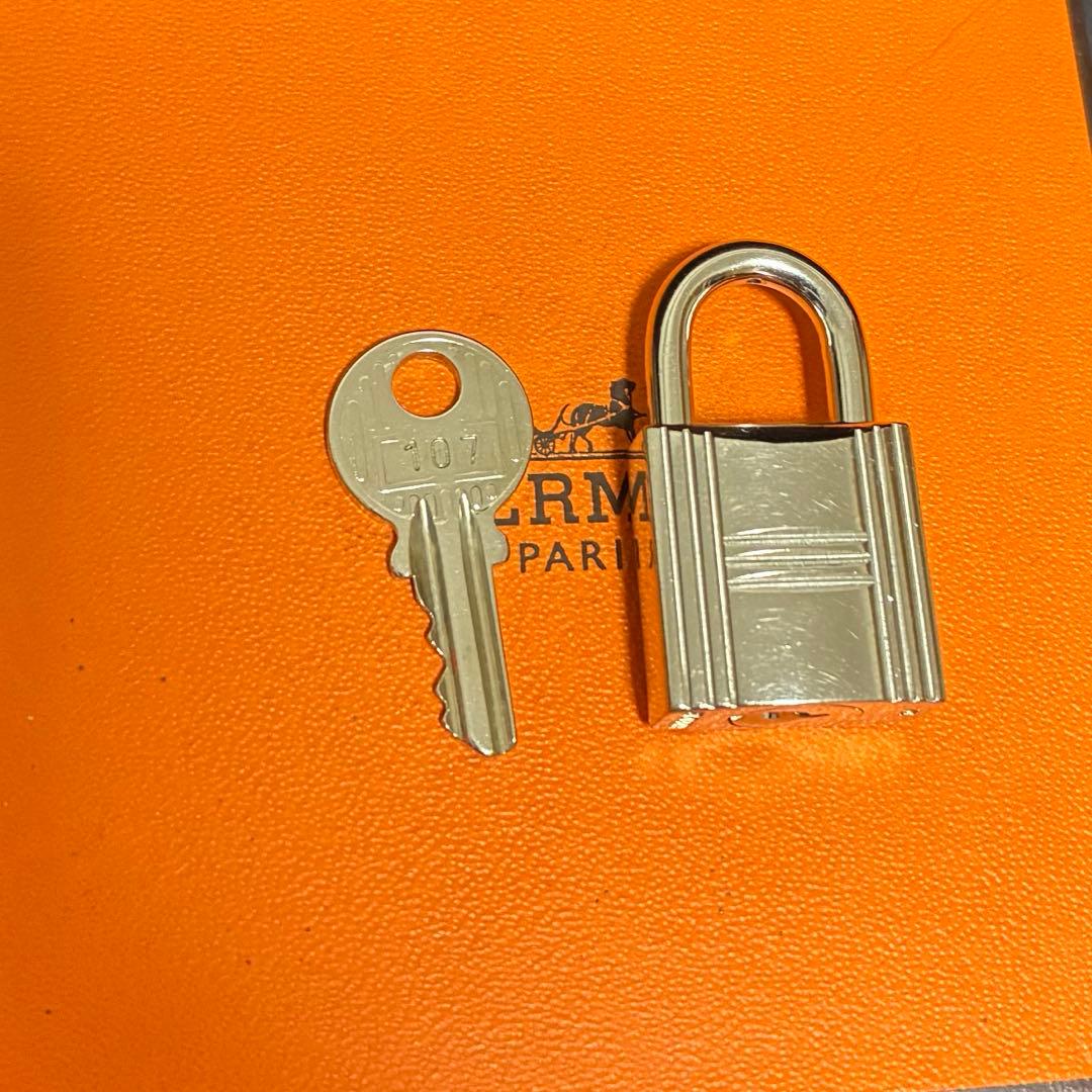 エルメス シルバー カデナ 南京錠 パドロック 鍵 キー NO107 - メルカリ