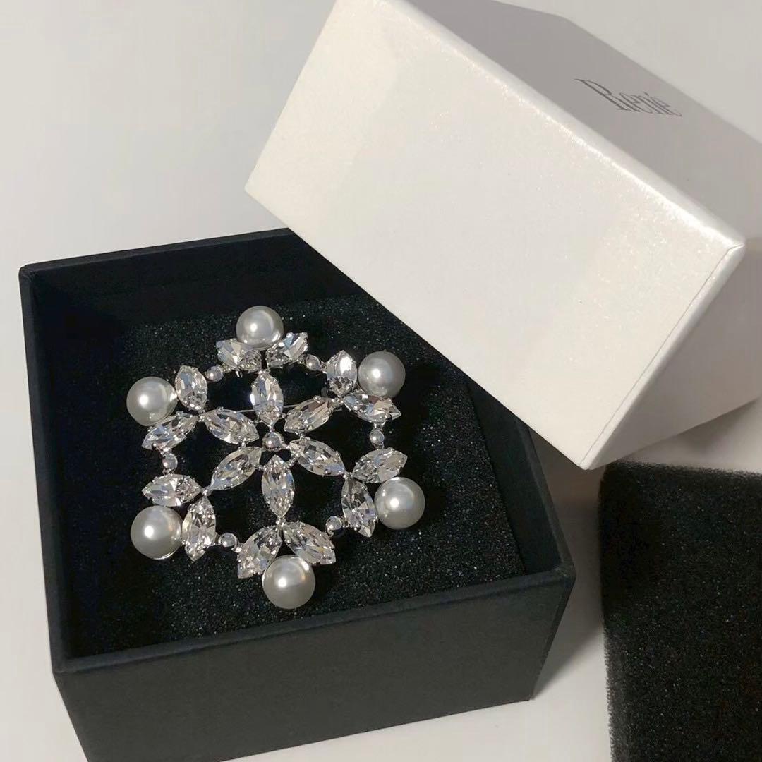 René ビジューパールブローチ