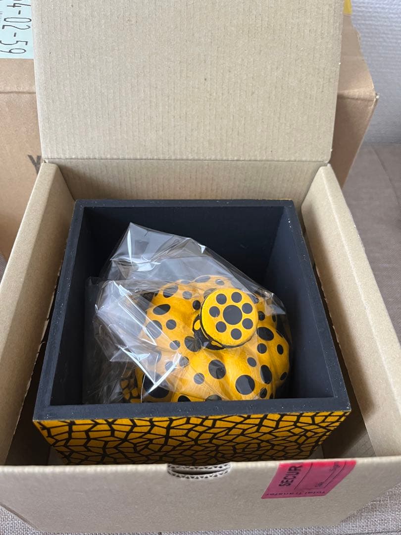 美品 草間彌生 展 かぼちゃ 展示用オブジェ YAYOI KUSAMA - メルカリ