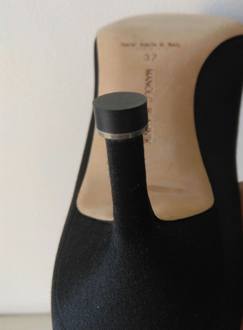 極美品」MANOLO BLAHNIK マノロブラニク ハンギシ サテン 37 - メルカリ