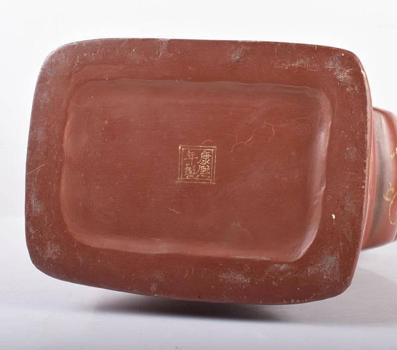 中国 康煕年製 乾漆朱漆金蒔絵山水人物文扁壷 V 3905B - メルカリ