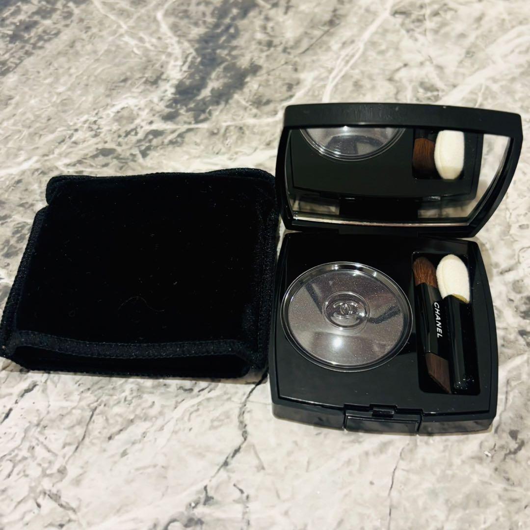 新品未使用 シャネル オンブル エサンシエル 246 ボワ ヌワール