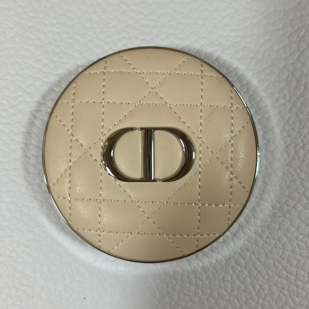 ディオールスキン フォーエヴァー ヌードラディアントフィルター 00