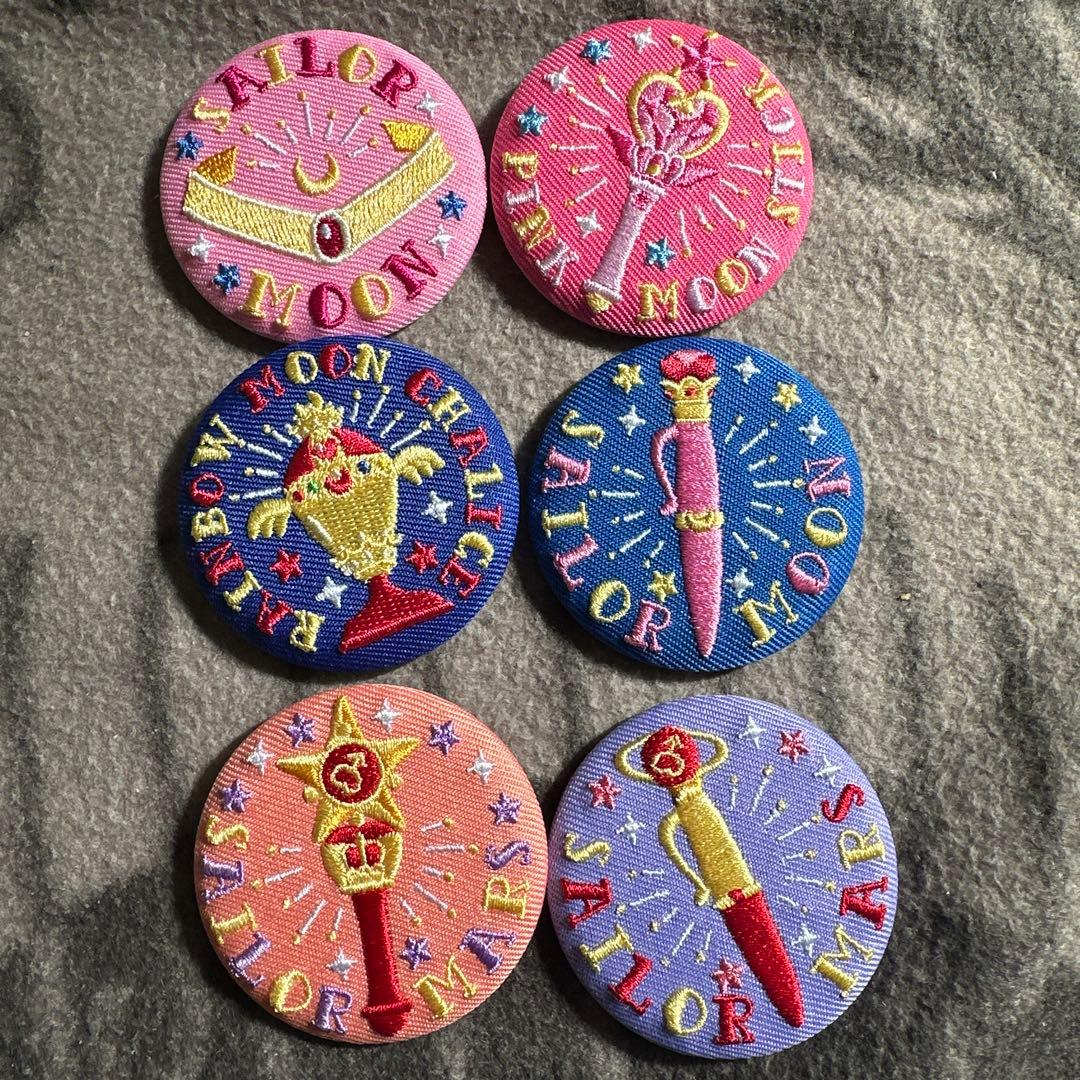 美少女戦士セーラームーン☆ストアオリジナル☆刺繍缶バッジ - メルカリ