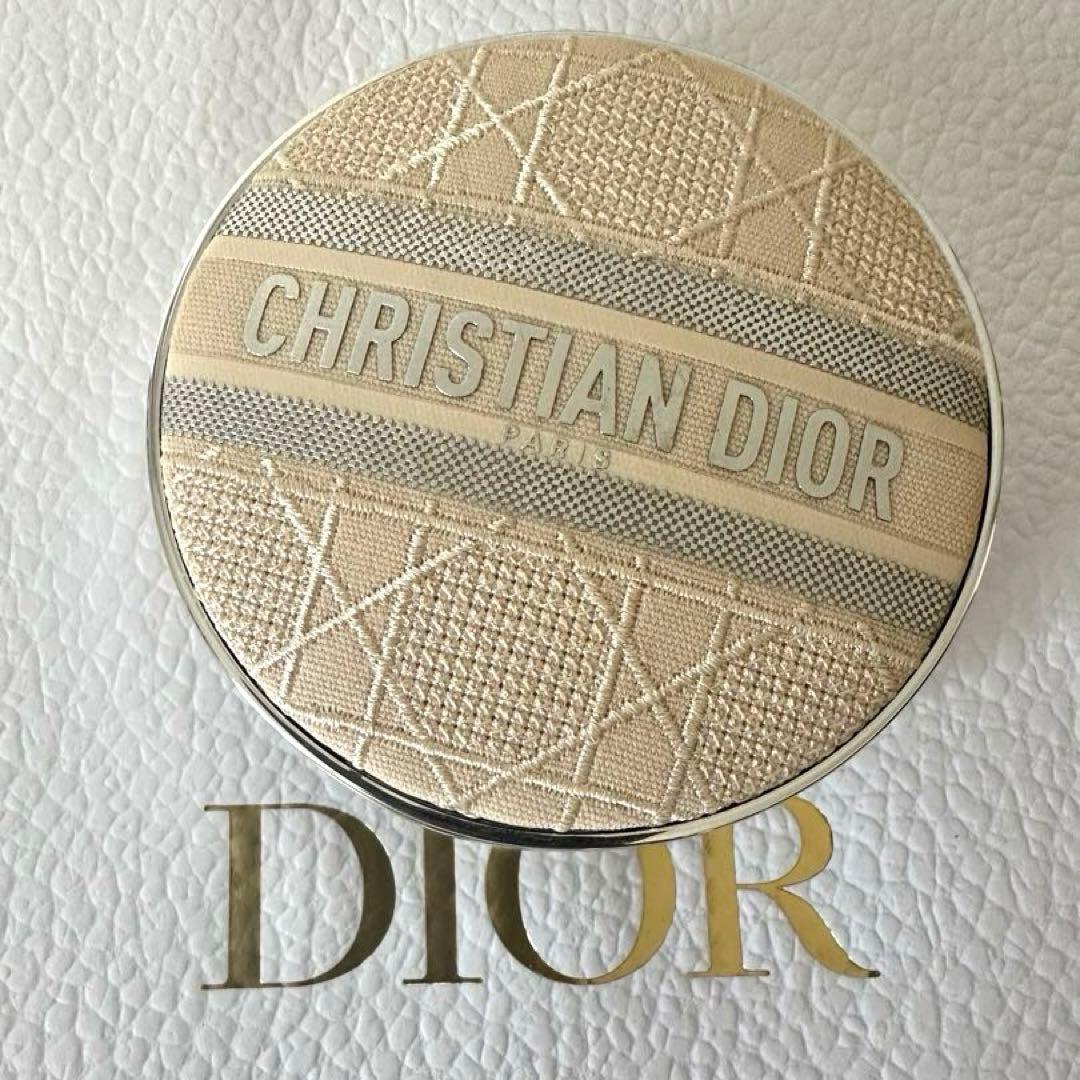 ディオールスキン フォーエバー トーンアップグロウ クッション アプリコット