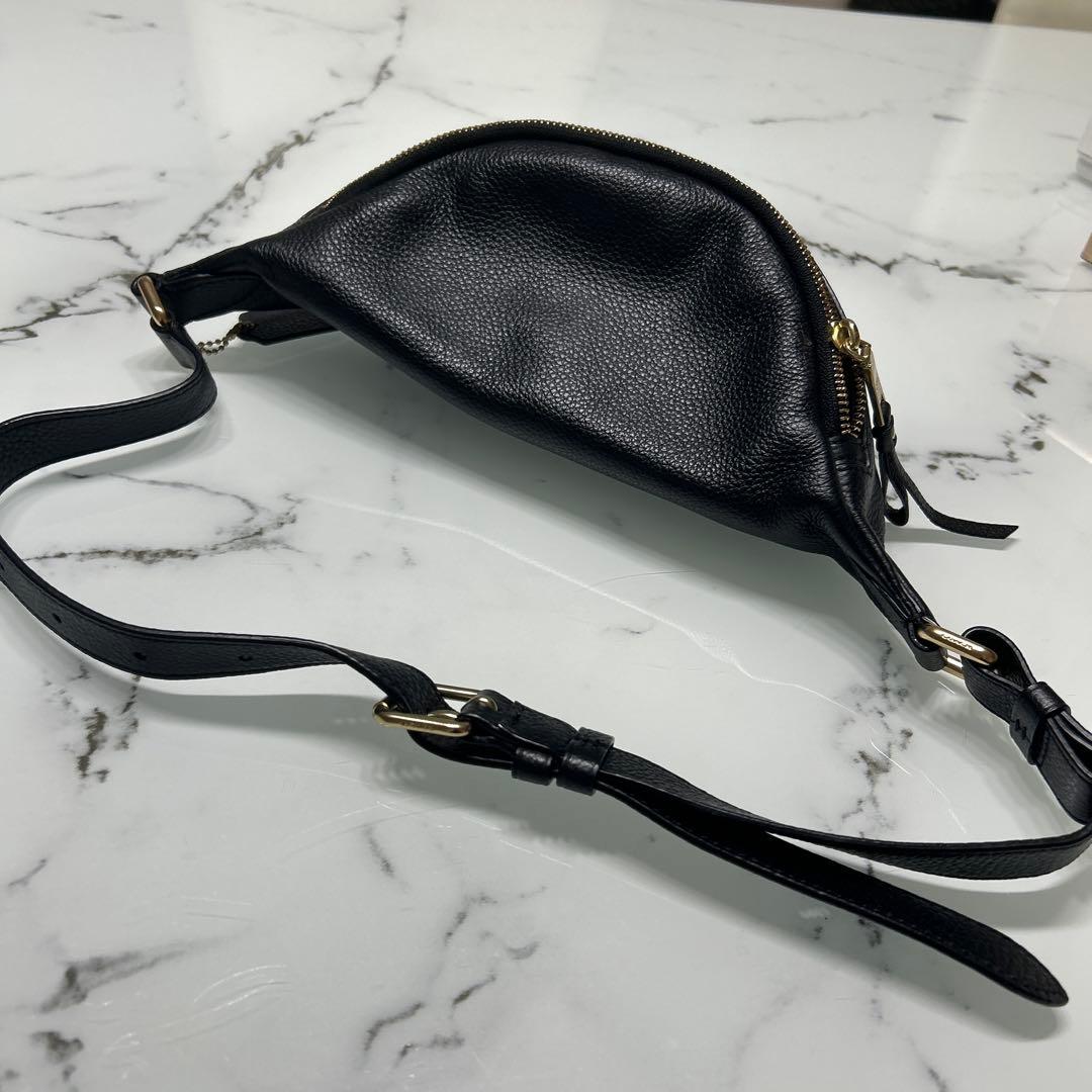 COACH ブラックレザー ボディバッグ