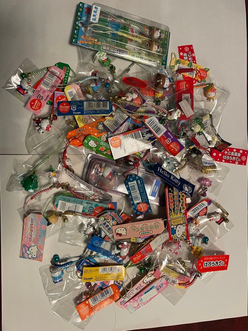 合馬公式アカウント1  キティご当地根付けストラップ　まとめ売り　79個