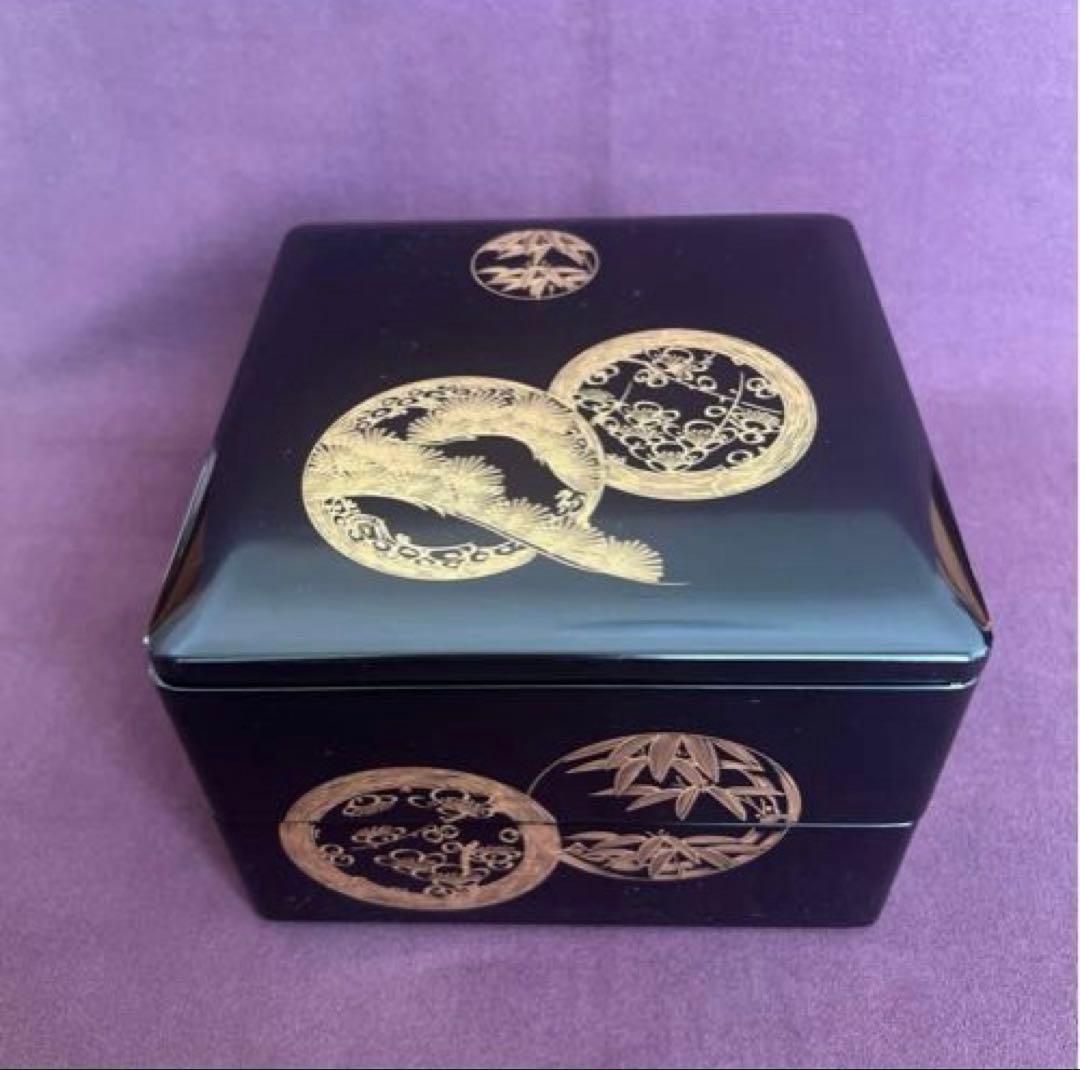 塗りのお重　二段重　天然木　漆塗り　沈金　　お正月　松竹梅