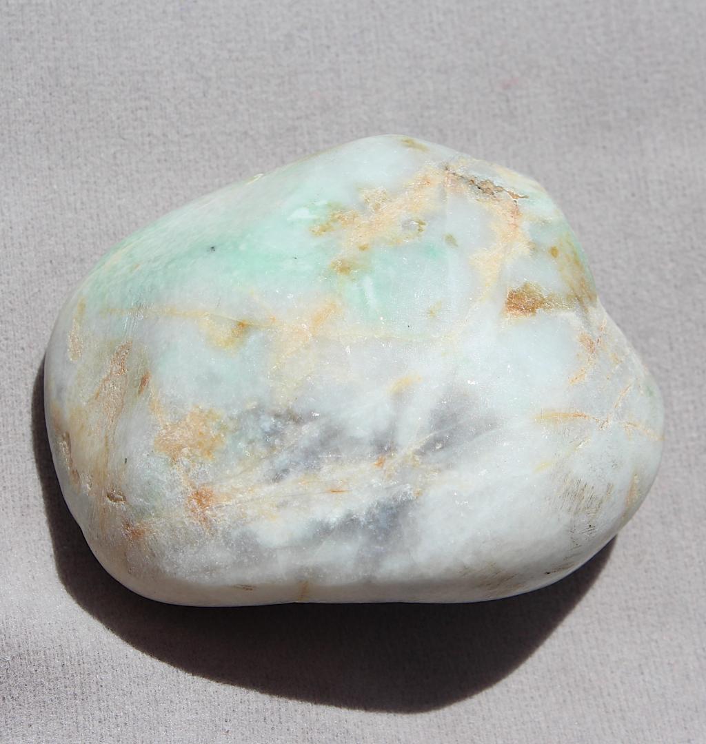 ［白緑の逸品］糸魚川翡翠 原石 173.0g