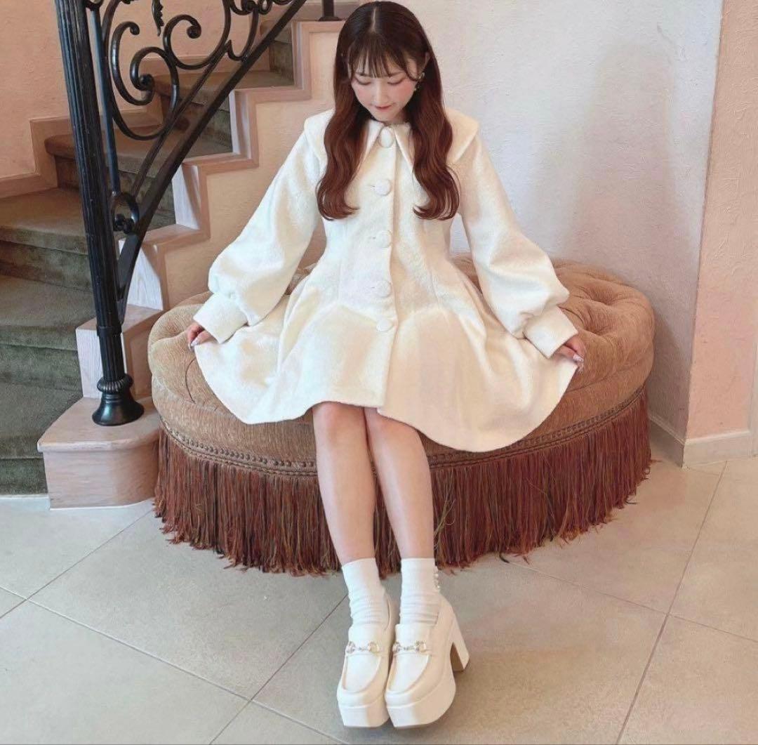 evelyn くるみ大襟コート ホワイト - メルカリ