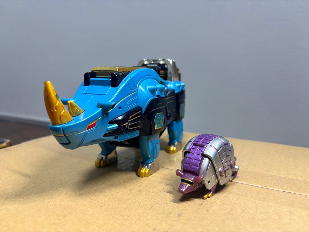 ガオレンジャー　ガオライノス　ガオマジロ