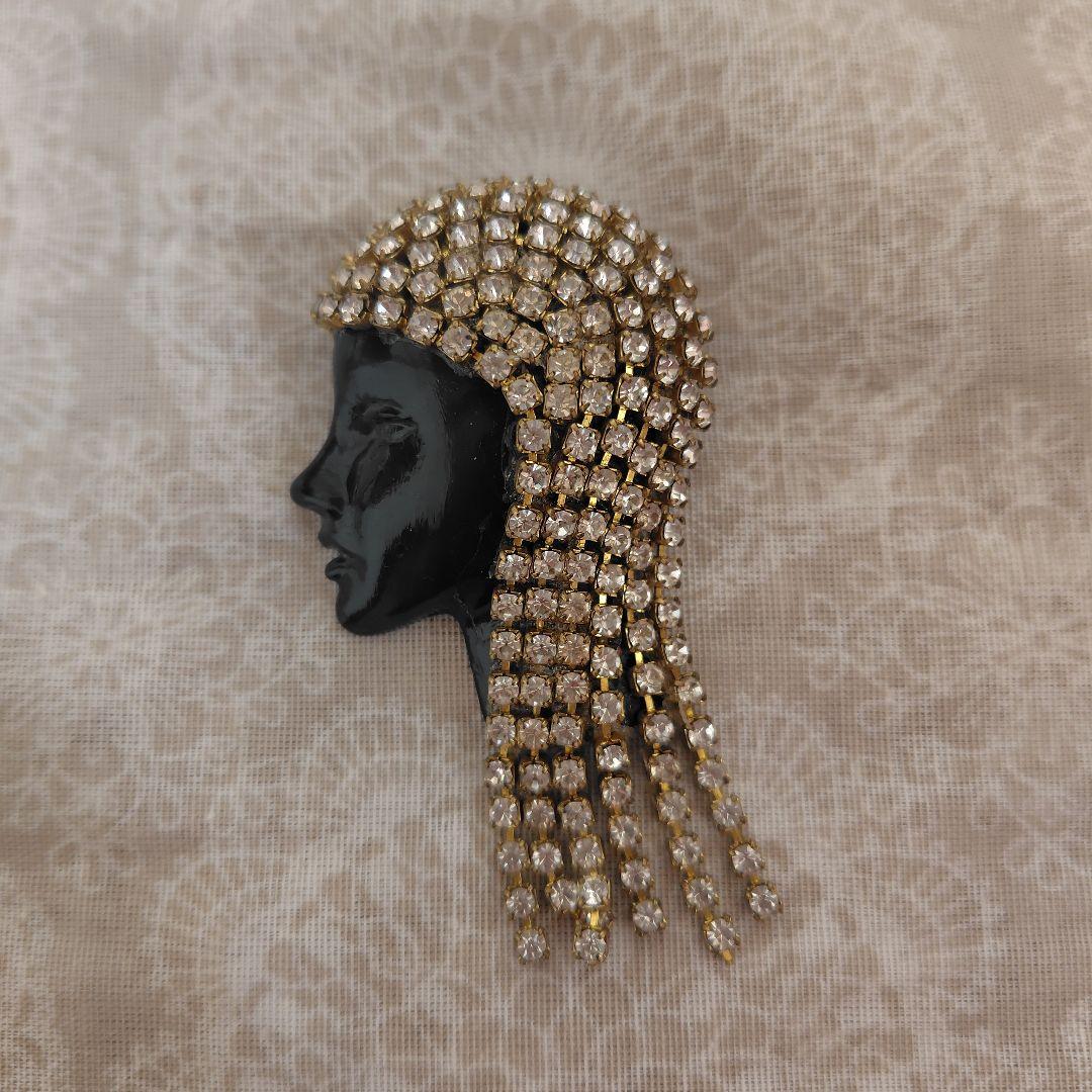 ヴィンテージ 黒い顔のクリスタルブローチ - メルカリ