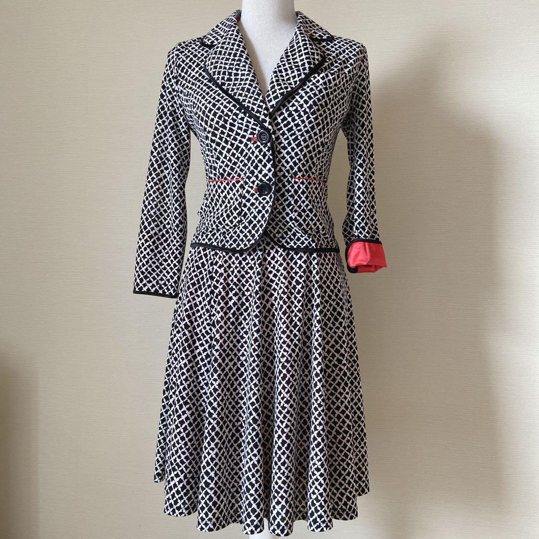 美品！レジィーナロマンティコ　スカートスーツ　チェック　黒白　36 ストレッチ スカートスーツ WEB限定 タイトスカート セットアップ ウォッシャブル