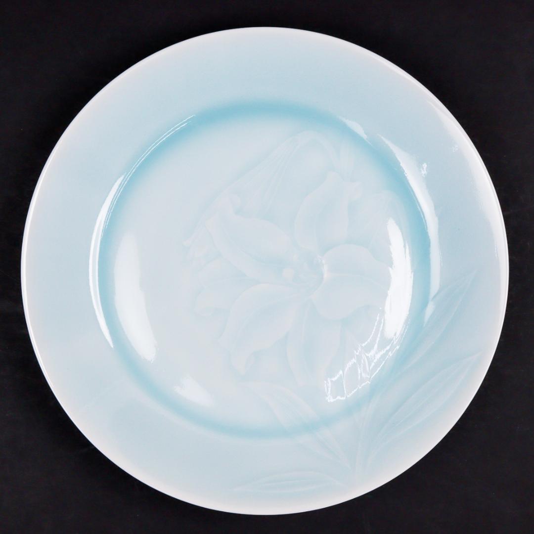 塚本快示 人間国宝 青白磁 百合文 皿 共布 共箱 未使用 塚本快示 人間国宝 青白磁 百合文 皿 共布 共箱 未使用 - メルカリ