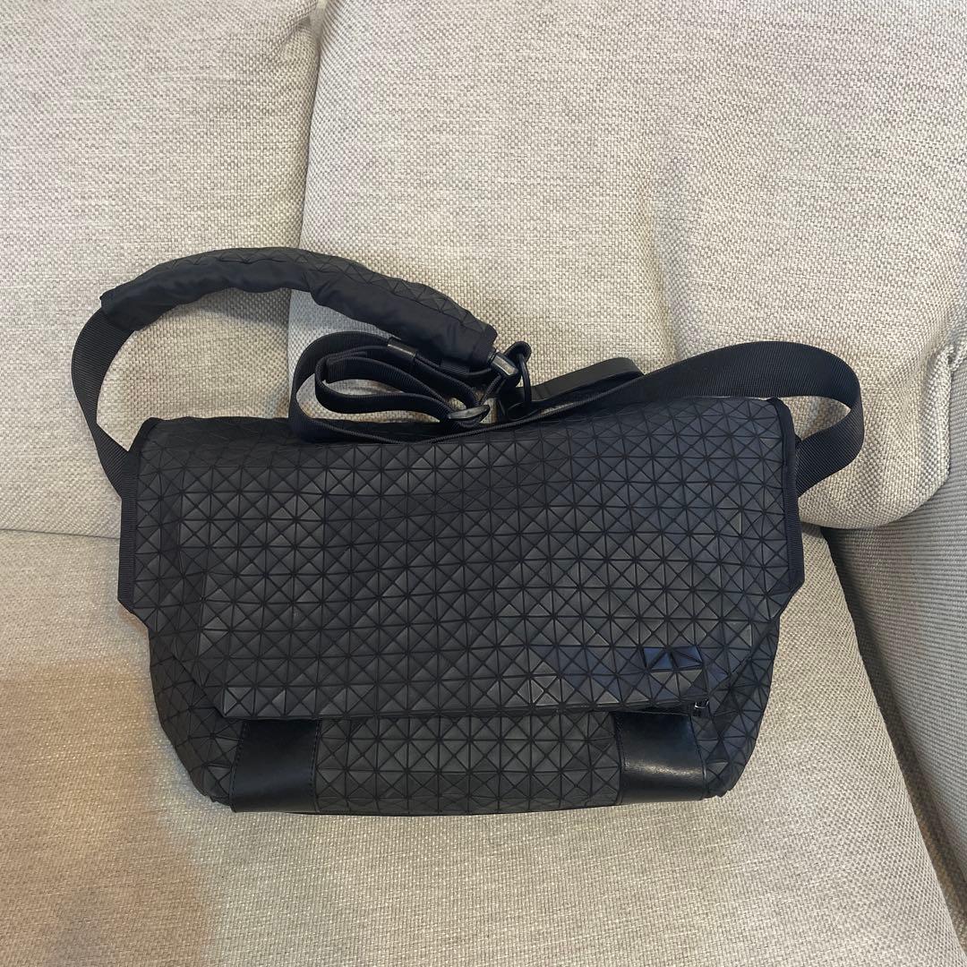 BAO BAO ISSEY MIYAKE バオバオ メッセンジャーバッグブラック BAO BAO ISSEY MIYAKE – isseymiyake.com