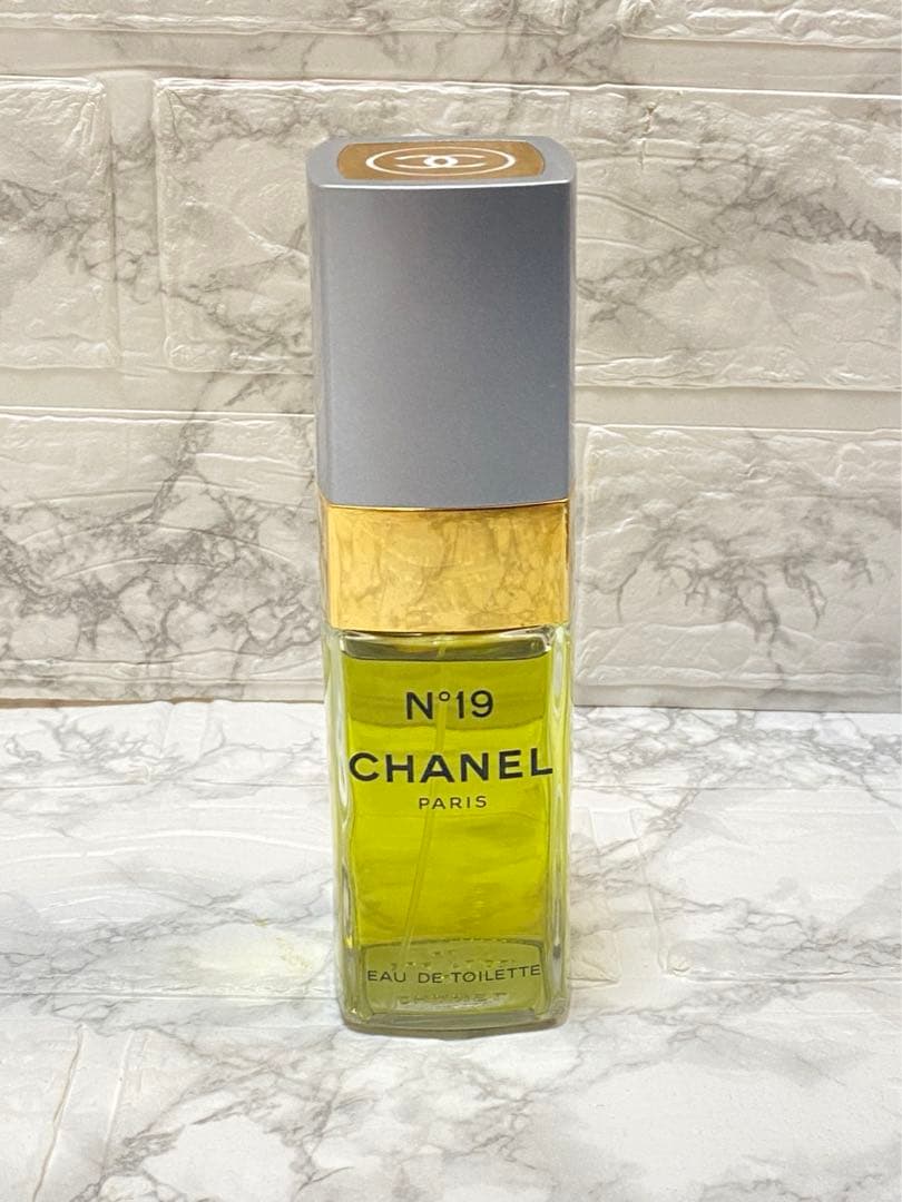 CHANEL N°19 オードトワレ(100ml)