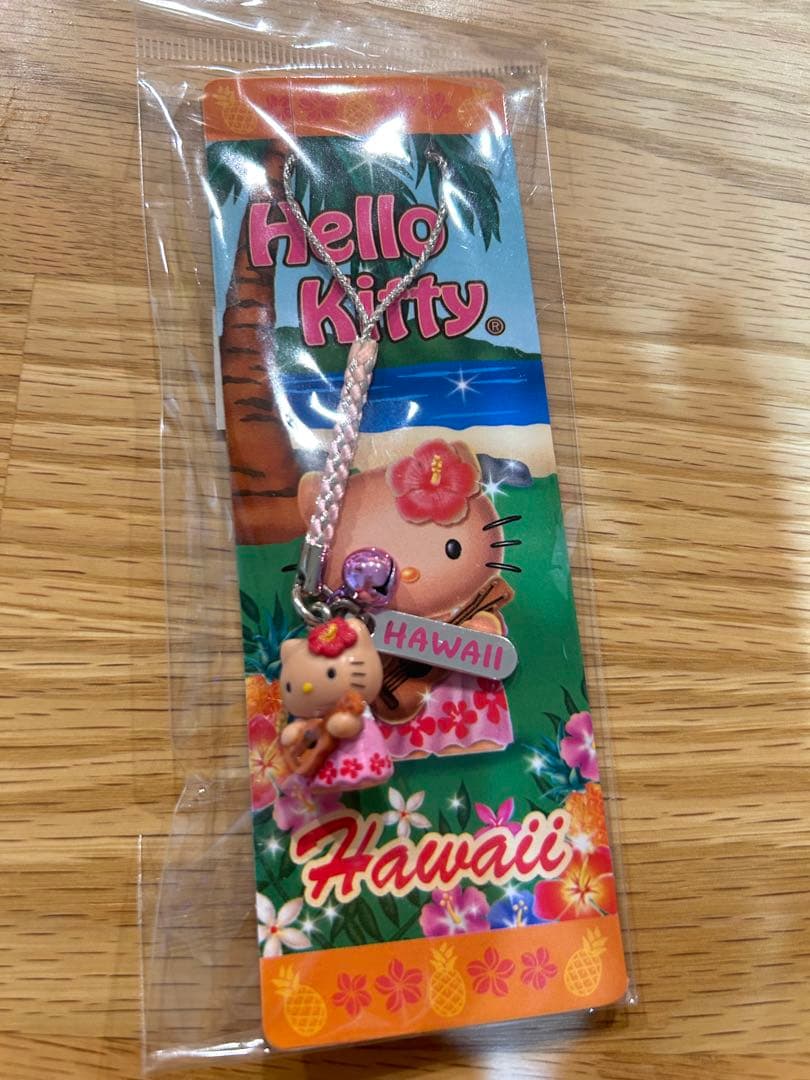 ご当地キティ　根付けストラップ　ハワイ限定　日焼けキティ　ウクレレ