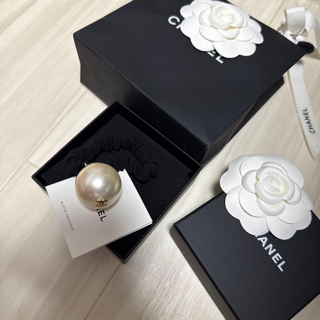 CHANEL パールホワイト ヘアゴム