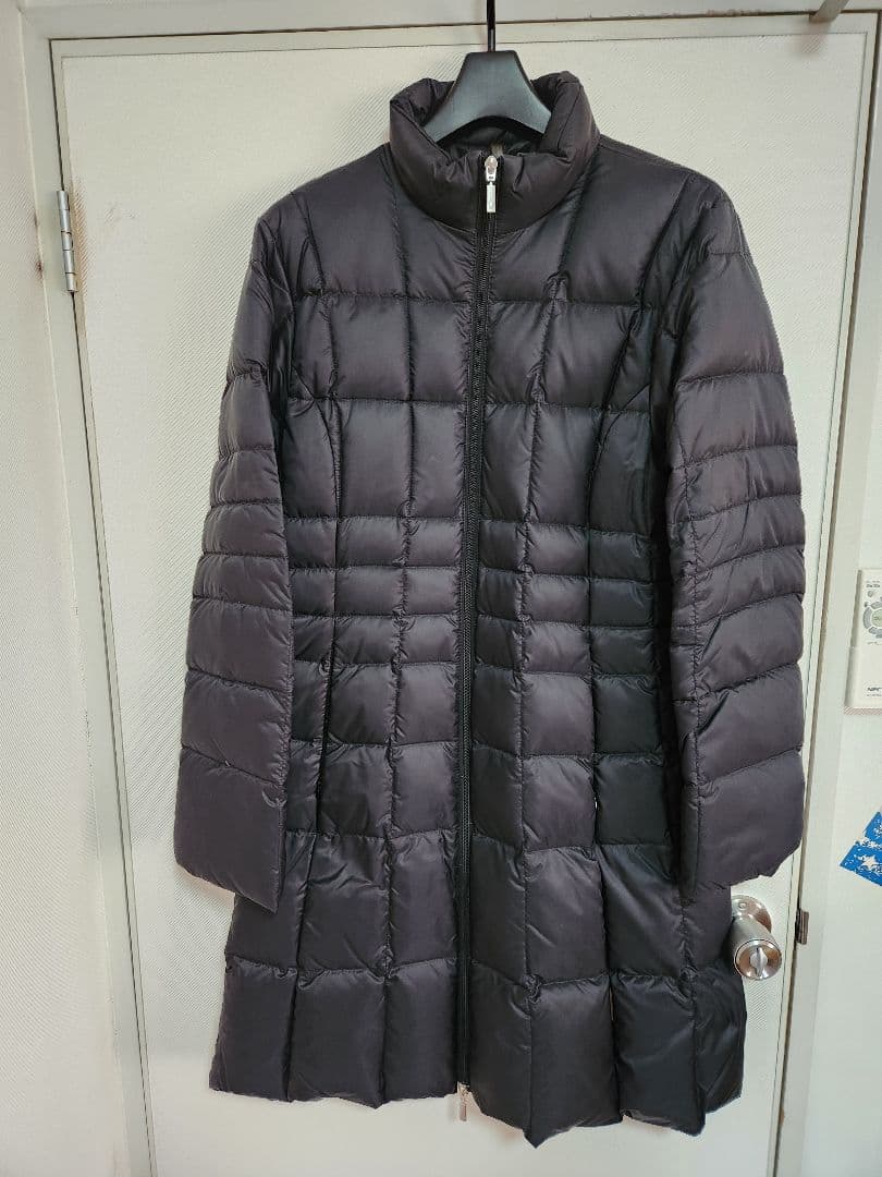MONCLER(モンクレール) ダウンコート　黒色