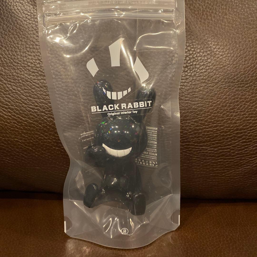 ブラックラビット　黒　キラ