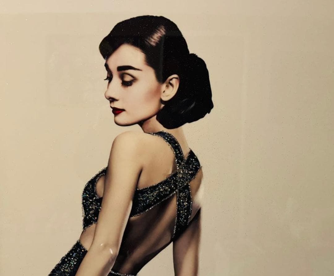 美品】オードリーヘップバーンのアートパネル 180×90 水晶絵 - メルカリ