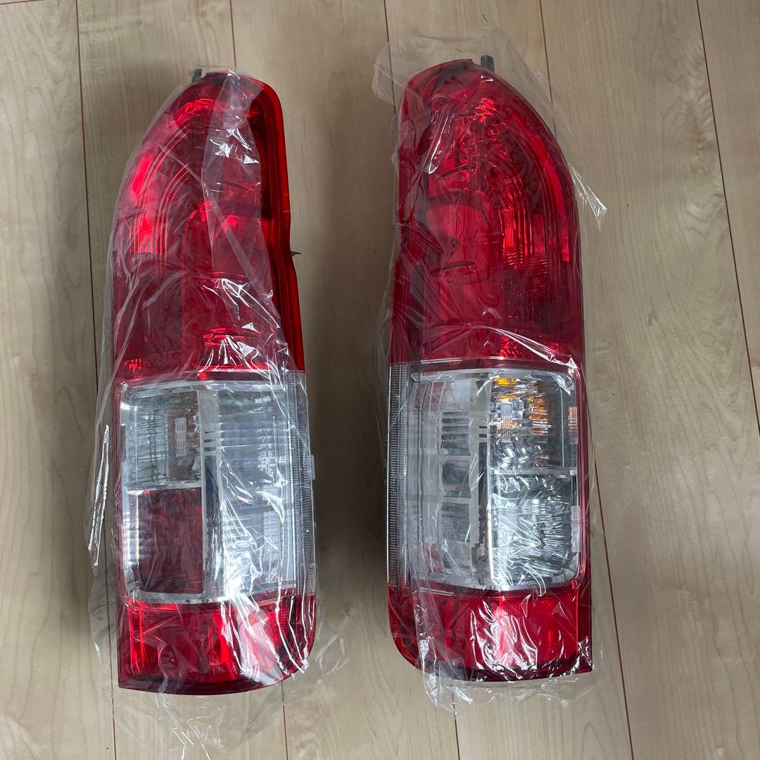 ハイエース　200系　テールランプ　純正 200系 ハイエース レジアスエース テールランプ 純正タイプ 左右セット