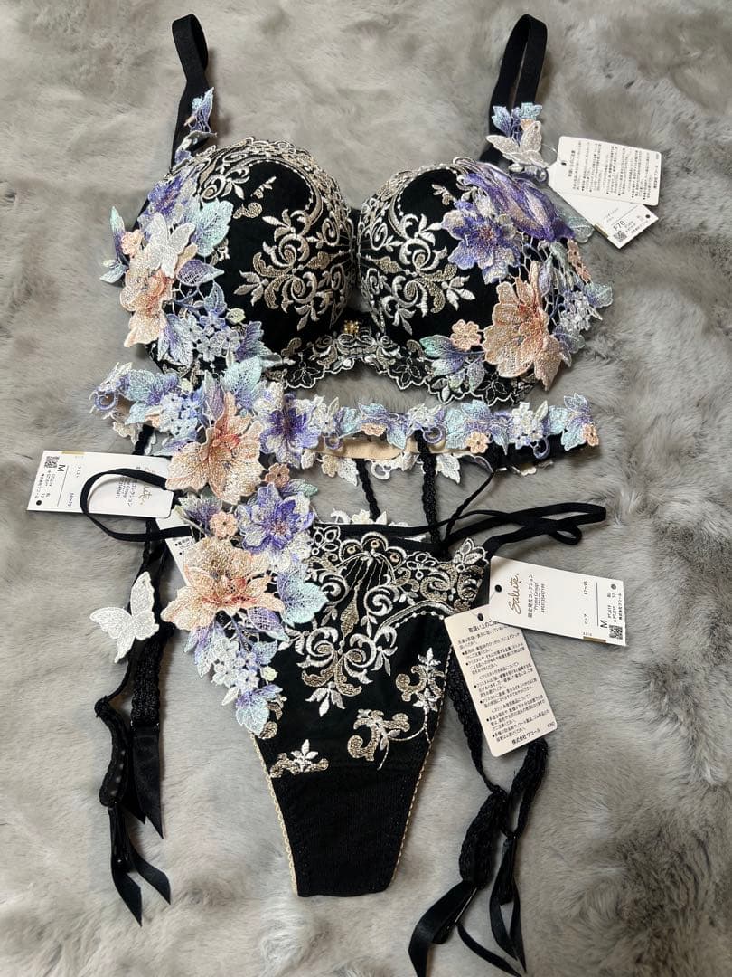 サルート限定商品ブラショーツ　ガーター付き