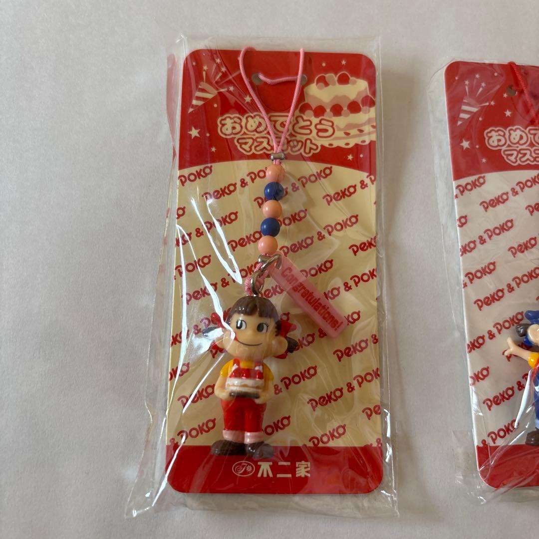 不二家ペコちゃんおめでとうマスコット ストラップ 2個セット - メルカリ