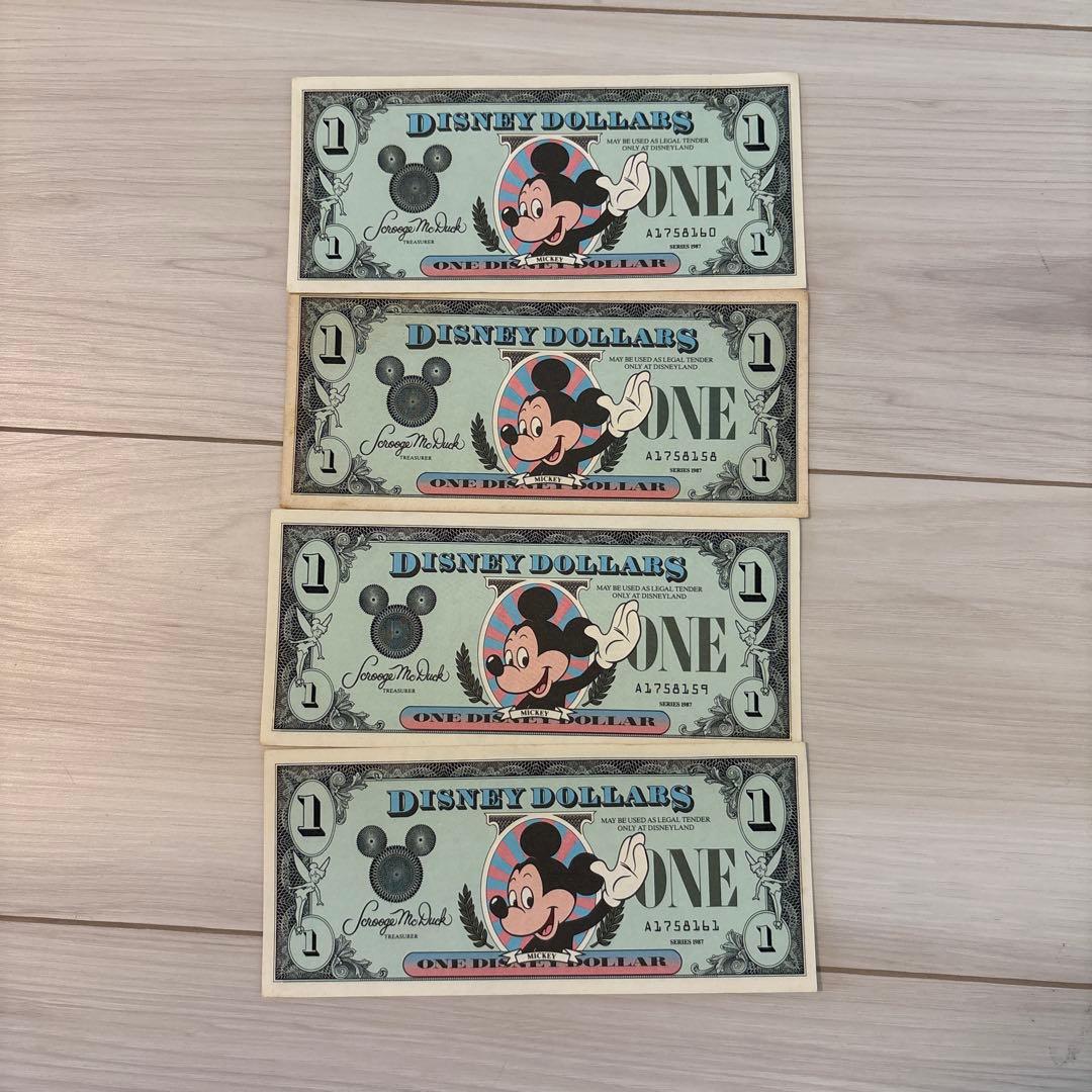 Disney ディズニーダラー 5ドル札1枚＋1ドル札4枚 - メルカリ