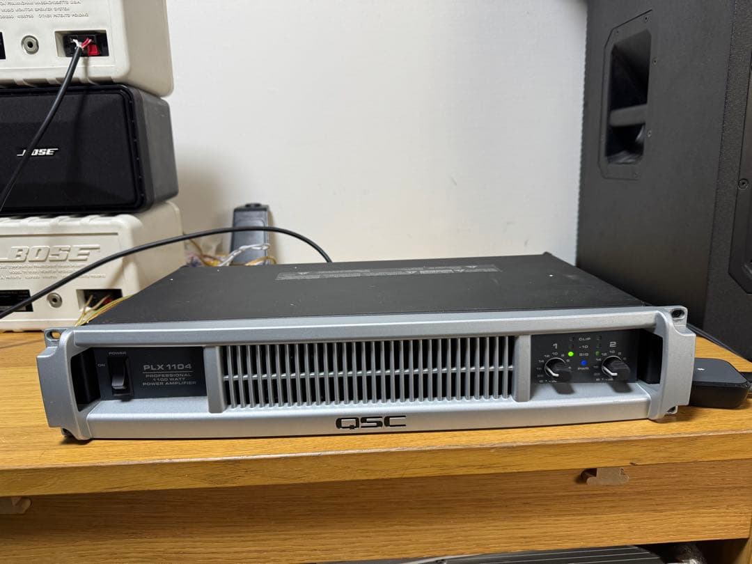 QSC PLX1104 パワーアンプ DISC QSC PLX1104 550W Professional Power Amplifier at Gear4music
