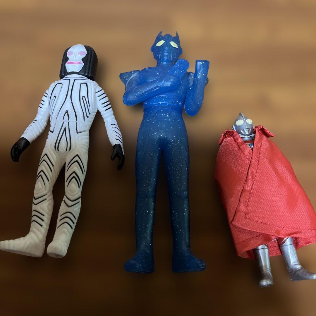 激レア！ウルトラマンシリーズ ソフビフィギュア 3体セット マント付きのウルトラマンゼロなど豪華ソフビ5体セット3種が「ウルトラ