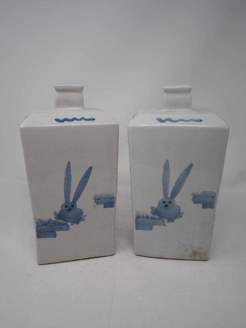 染付兎文白磁徳利　2本セット　角瓶　李朝　ウサギ　漢詩　黒目大　-SO-A