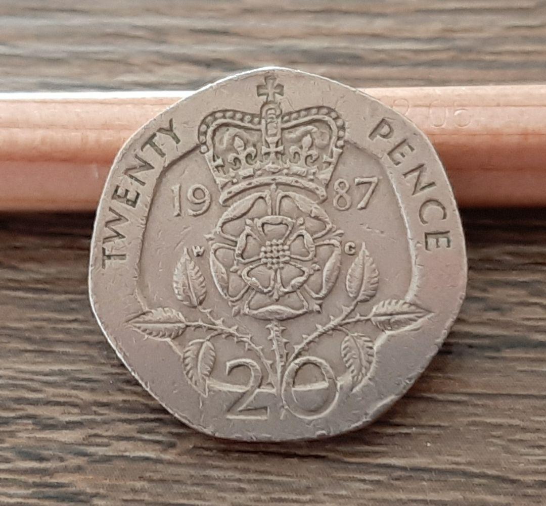 イギリス 20ペンス UK 英国コイン エリザベス女王 1987年 - メルカリ
