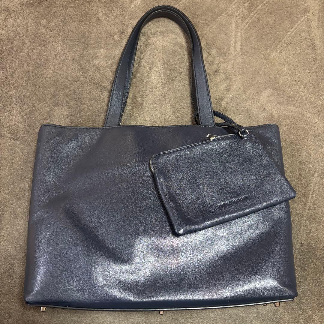 MOTHER HOUSE リニア　トートバッグ　レザー　ネイビー　A4 Linear Zip Tote – マザーハウス 公式サイト