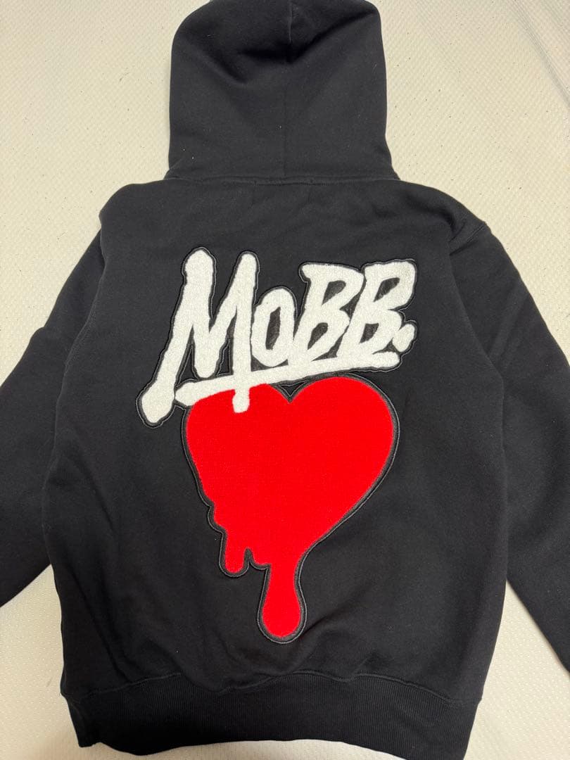 MoBB パーカー ブラック ハート刺繍ロゴ 黒 フーディ - メルカリ