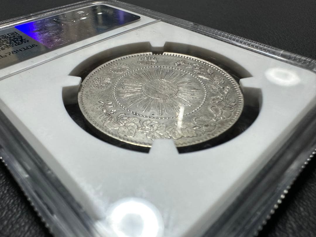 NGC 鑑定済 明治4年 旭日竜大型50銭銀貨 AU判定 準未使用品 - メルカリ