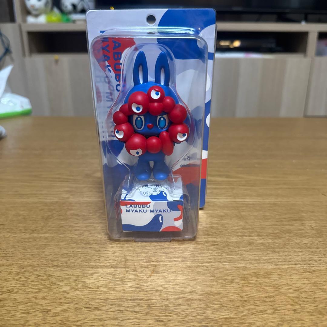 万博　らぶぶ　ミャクミャク　ストラップ付フィギュア　ラブブ　ミャクミャク